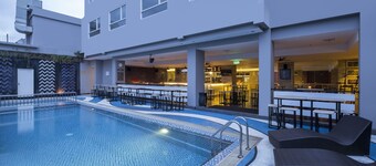 FOX Lite Royal Bay Makassar