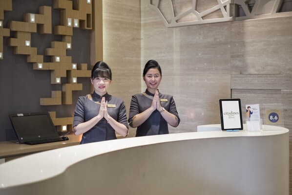 Reception - FOX Lite Royal Bay Makassar (Makassar)