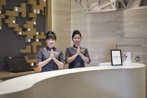 FOX Lite Royal Bay Makassar