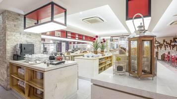 Desayuno buffet (IDR 100000 por persona)