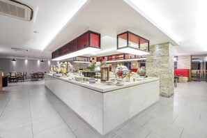 Restaurant - FOX Lite Royal Bay Makassar (Makassar)