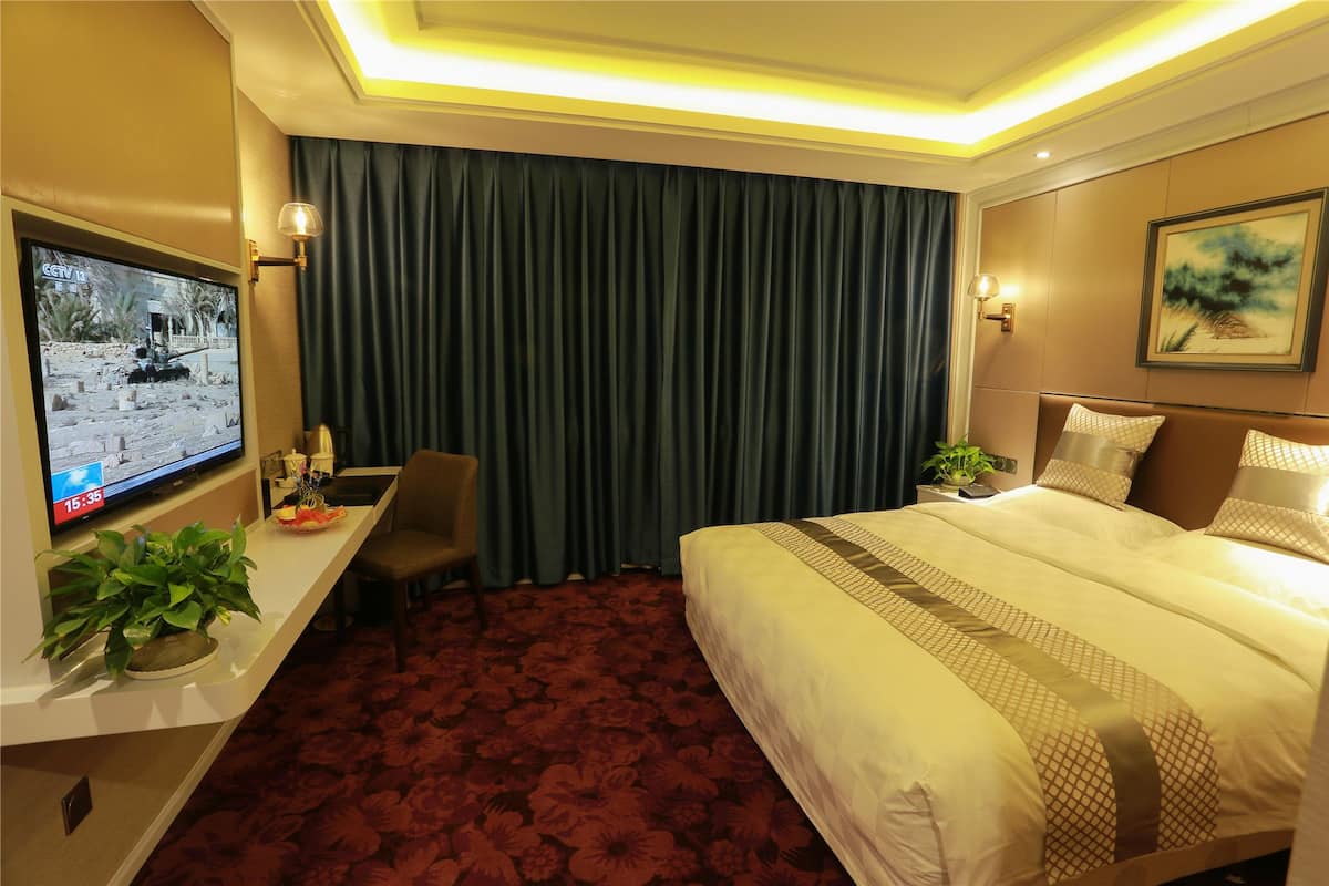 Superior Room | Premium bedding, minibar, in-room safe, desk
