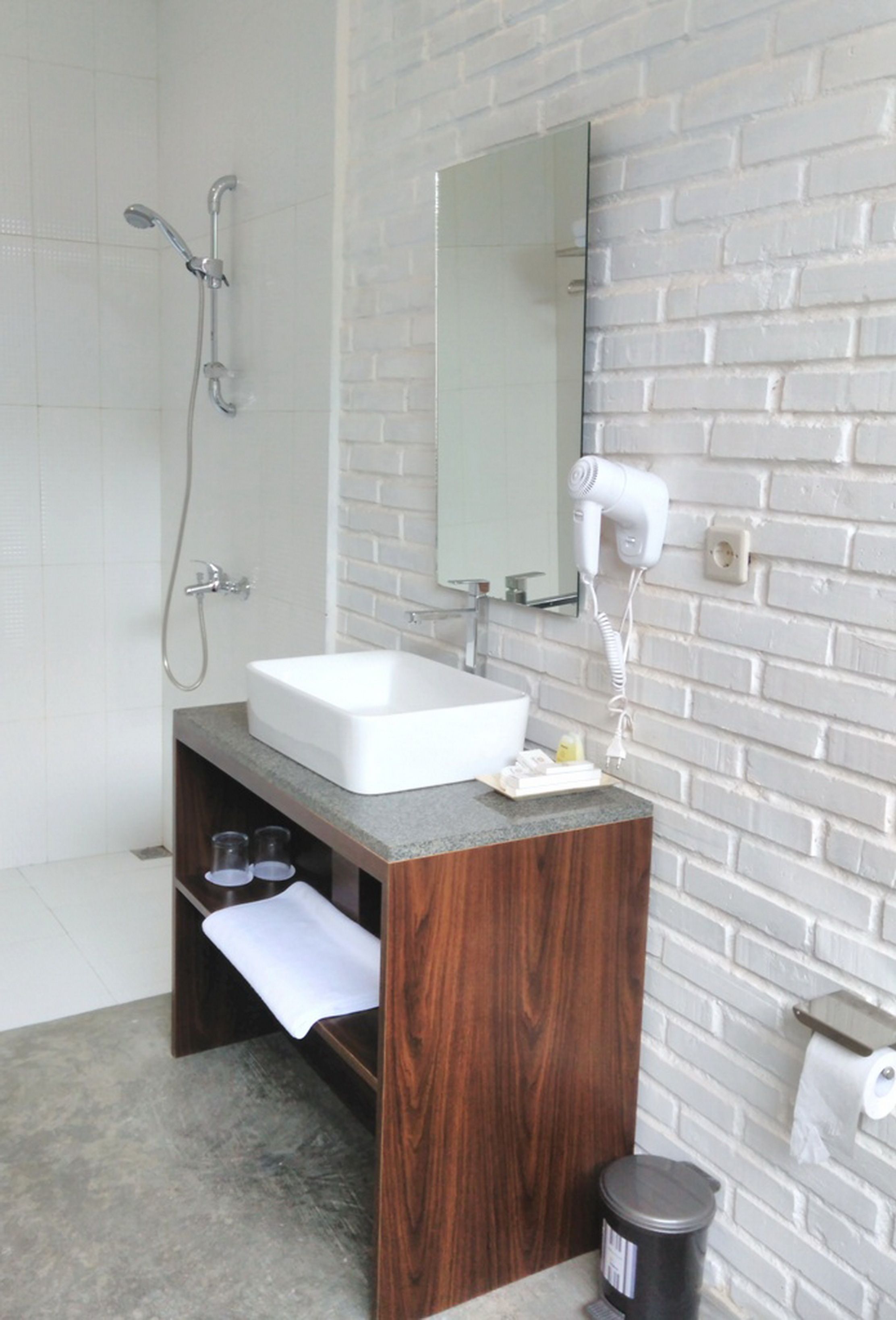 triple room, pool view | bathroom | shower, free toiletries, hair dryer, slippers