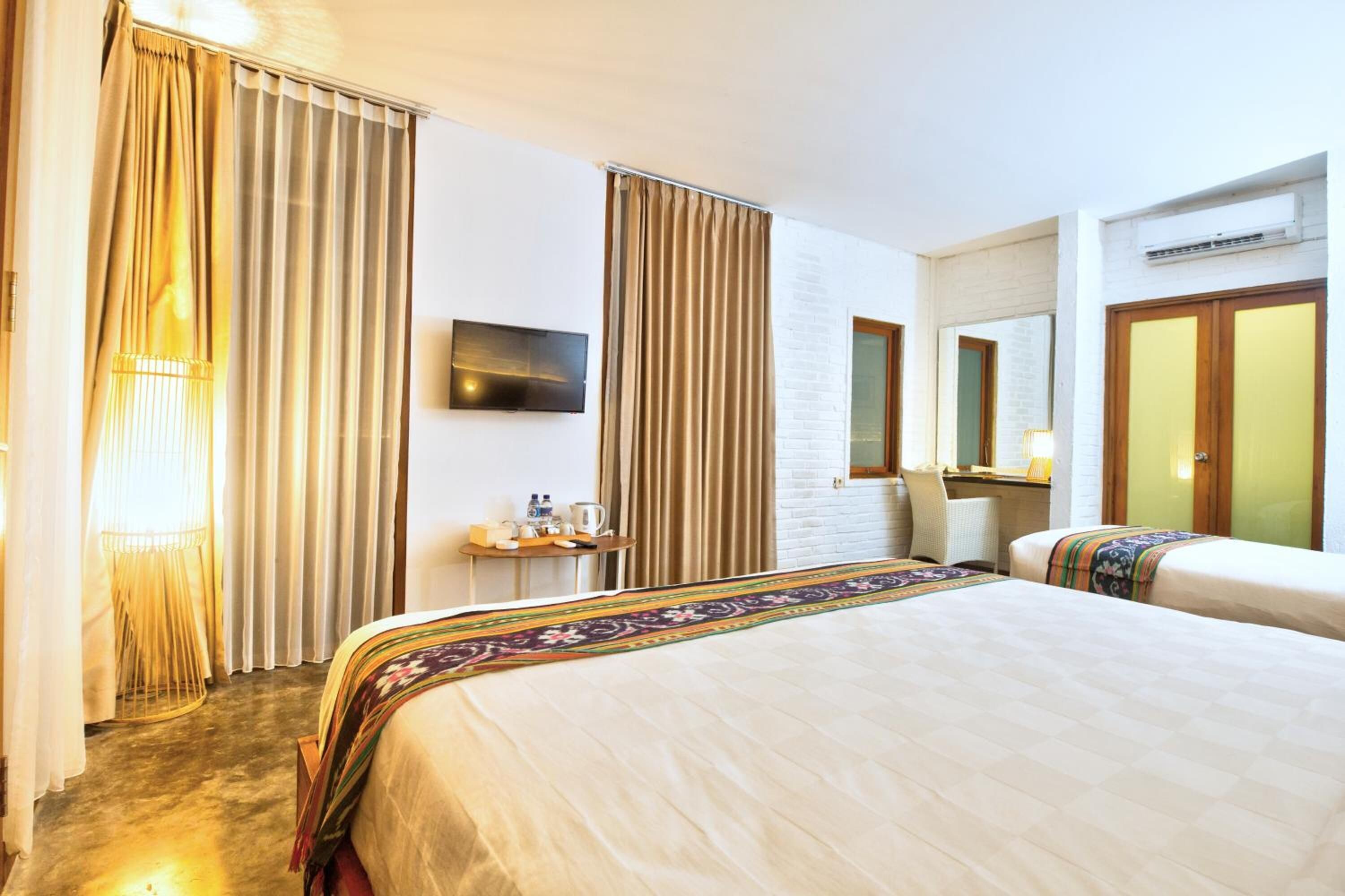 in-room safe, desk, blackout curtains, free wifi