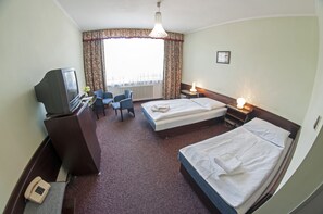 Comfort-Doppelzimmer | Zimmersafe, Schreibtisch, Bügeleisen/Bügelbrett, kostenlose Babybetten