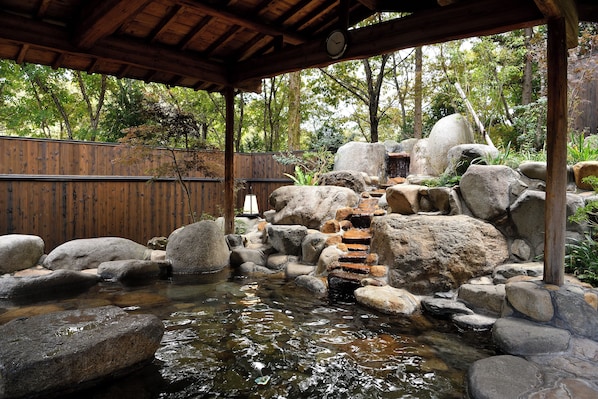 ينابيع ساخنة