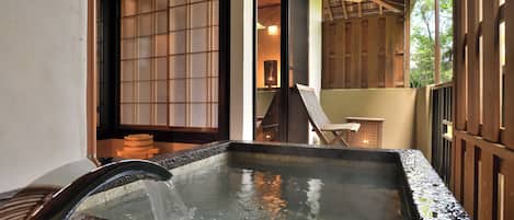 Badewanne und Dusche (separat), Hydromassagedusche