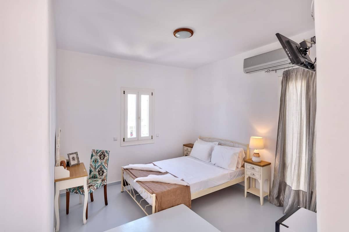 Double Room, Garden View | Seterika/papan seterika, katil bayi/kot (percuma), Wi-fi percuma