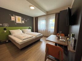 Apartment (2 people) | Hypo-allergenic bedding, in-room safe, desk, blackout drapes