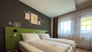アパートメント (2 people) | 低刺激性寝具、セーフティボックス (室内)、デスク、遮光カーテン