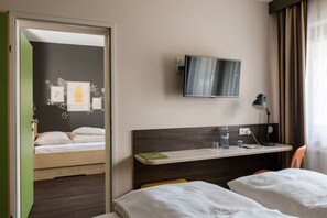 Hypo-allergenic bedding, in-room safe, desk, blackout drapes