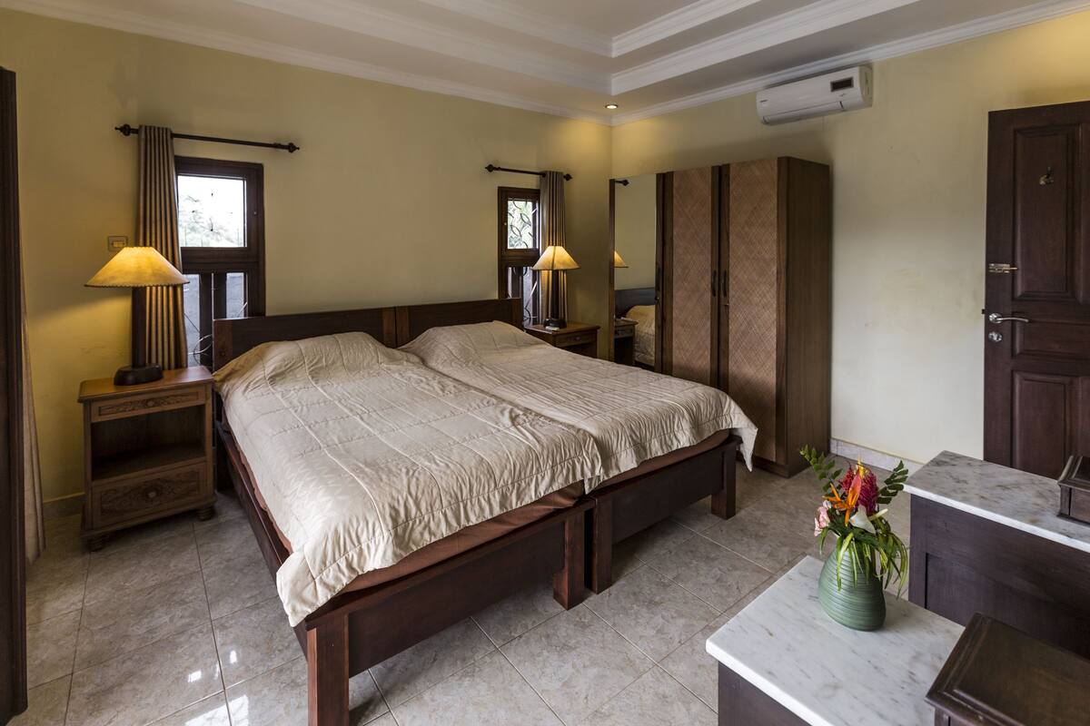 Deluxe Twin Room, 2 Twin Beds, Garden View | 4 bedrooms, in-room safe, WiFi (free)