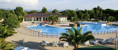 Seasonal outdoor pool, pool umbrellas, sun loungers