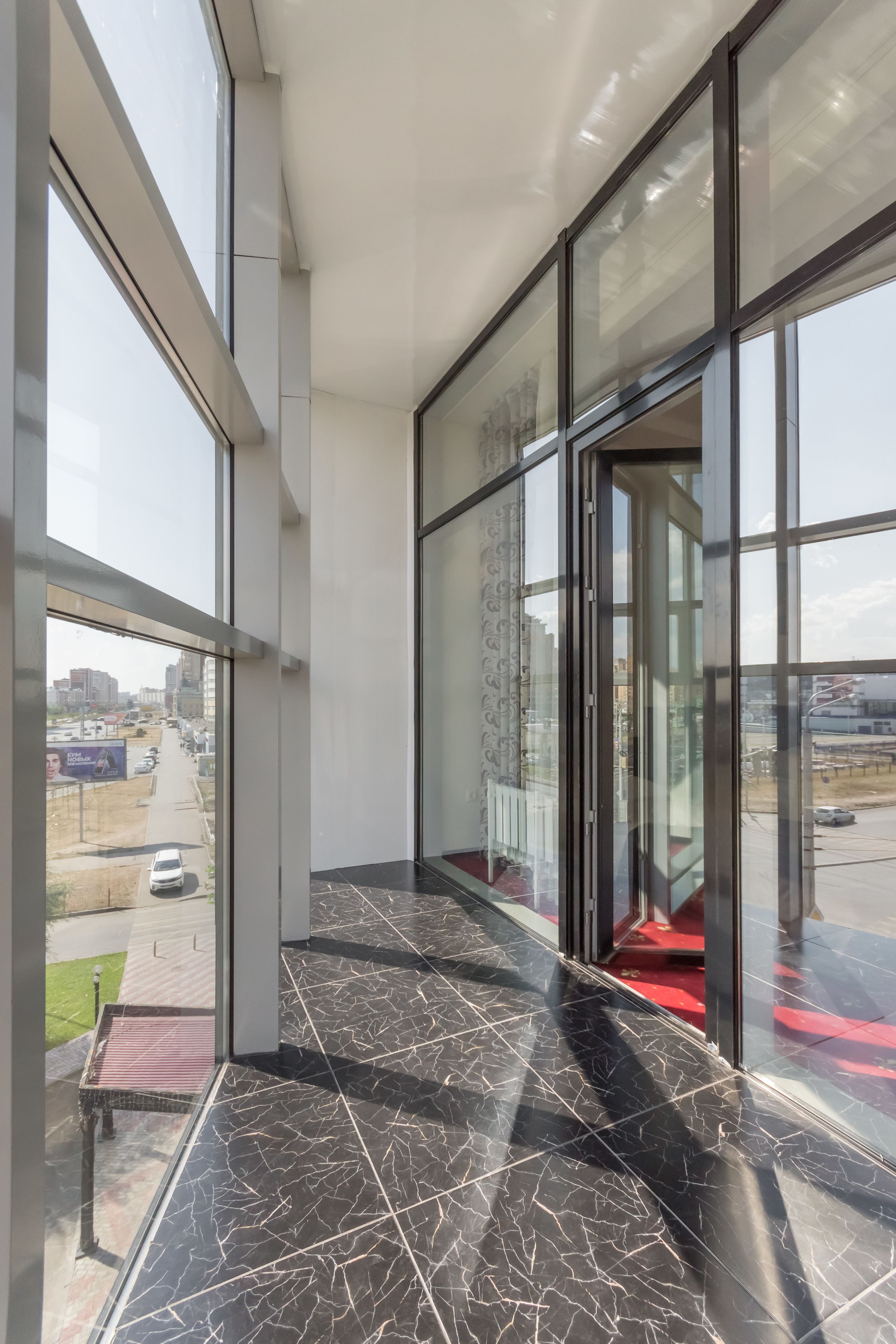 Kahden hengen comfort-huone (yksi tai kaksi sänkyä) | Parveke