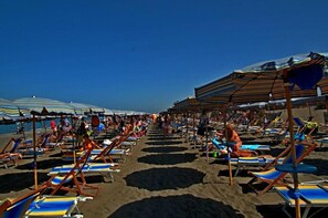 Private beach nearby, beach umbrellas
