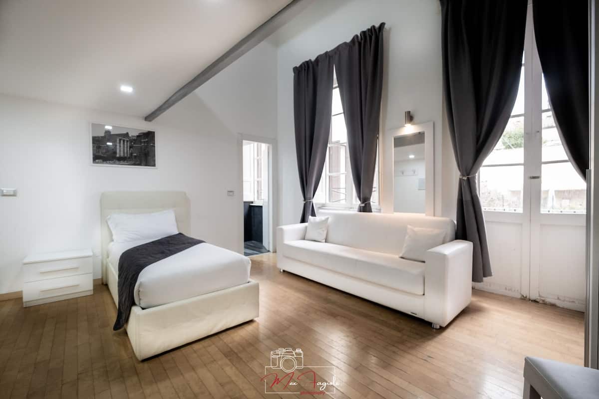 Quarto triplo | Frigobar, cofres nos quartos, escrivaninha