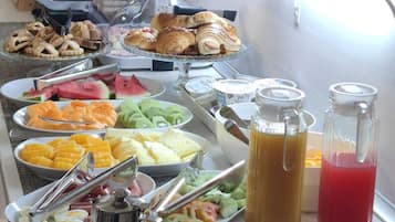 Daily buffet breakfast for a fee