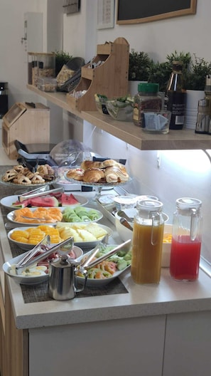 Petit déjeuner buffet servi tous les jours en supplément