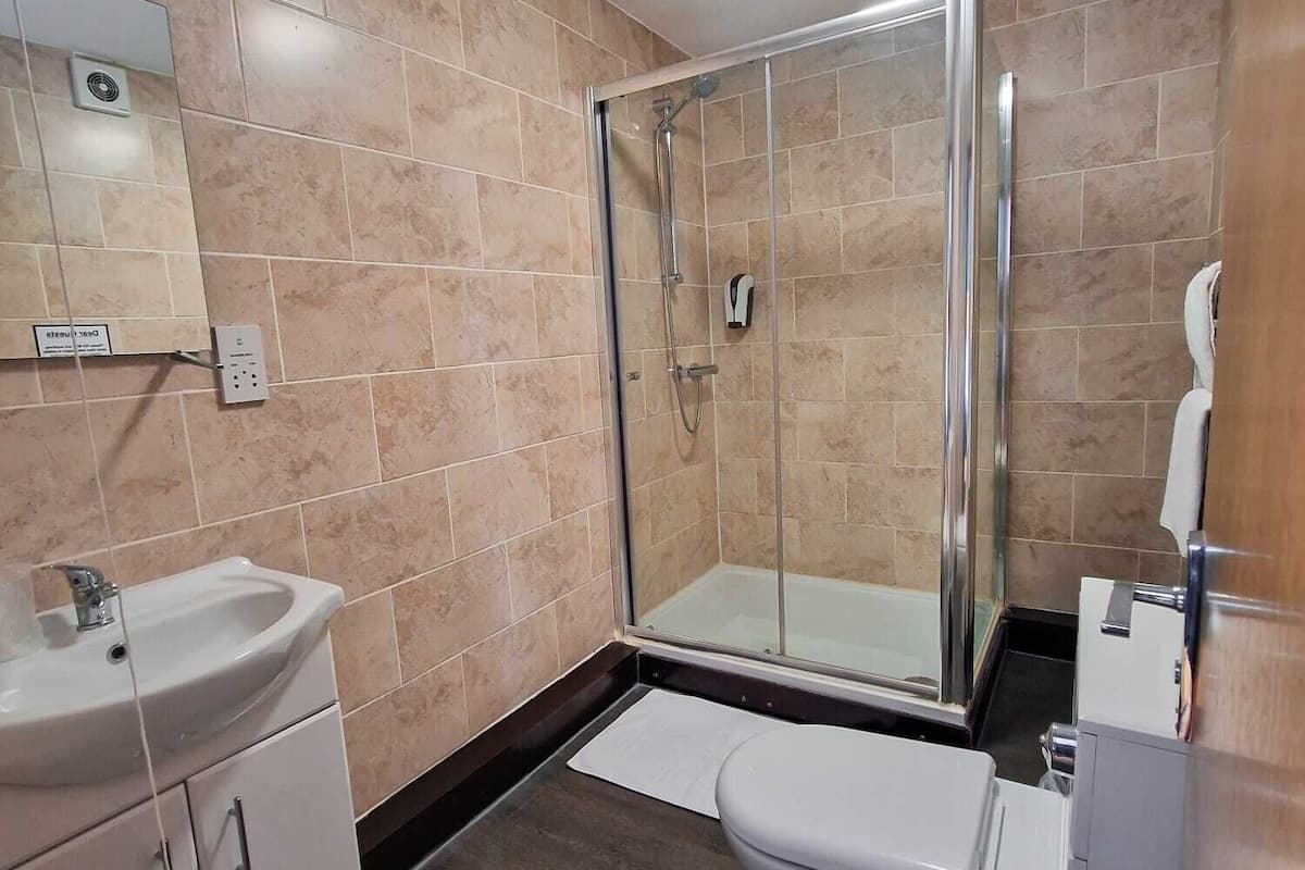 standard double room | iron/ironing board, free wifi, bed sheets