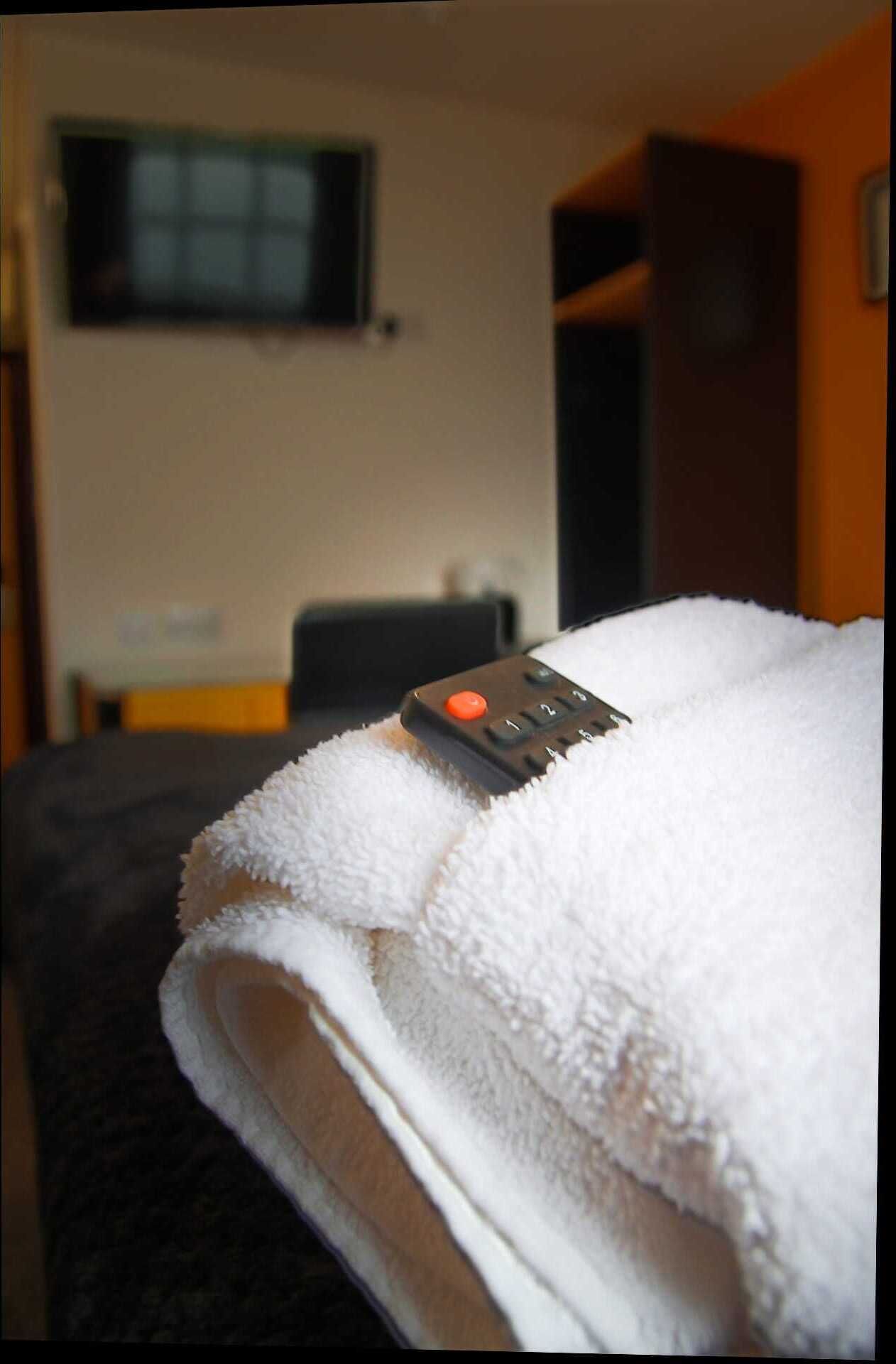 basic double room | iron/ironing board, free wifi, bed sheets