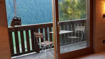 Chalet, 4 Bedrooms, Terrace, Mountain View | Living area