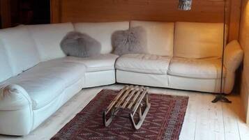 Chalet, 4 Bedrooms, Terrace, Mountain View | Living area