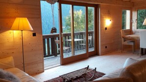 Alpehytte - 4 soveværelser - terrasse - bjergudsigt | Opholdsområde
