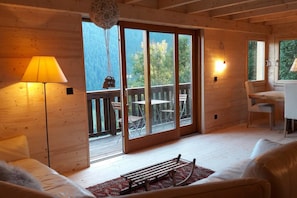 Chalet, 4 Bedrooms, Terrace, Mountain View | Living area