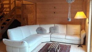 Alpehytte - 4 soveværelser - terrasse - bjergudsigt | Opholdsområde