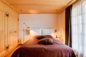 Deluxe-Apartment, 3 Schlafzimmer, Terrasse (2 Bathrooms) | 3 Schlafzimmer, kostenlose Babybetten, kostenloses WLAN