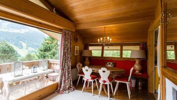 Chalet, 3 Bedrooms, Balcony, Mountain View | In-room dining