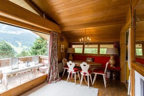 Chalet, 3 Bedrooms, Balcony, Mountain View | In-room dining