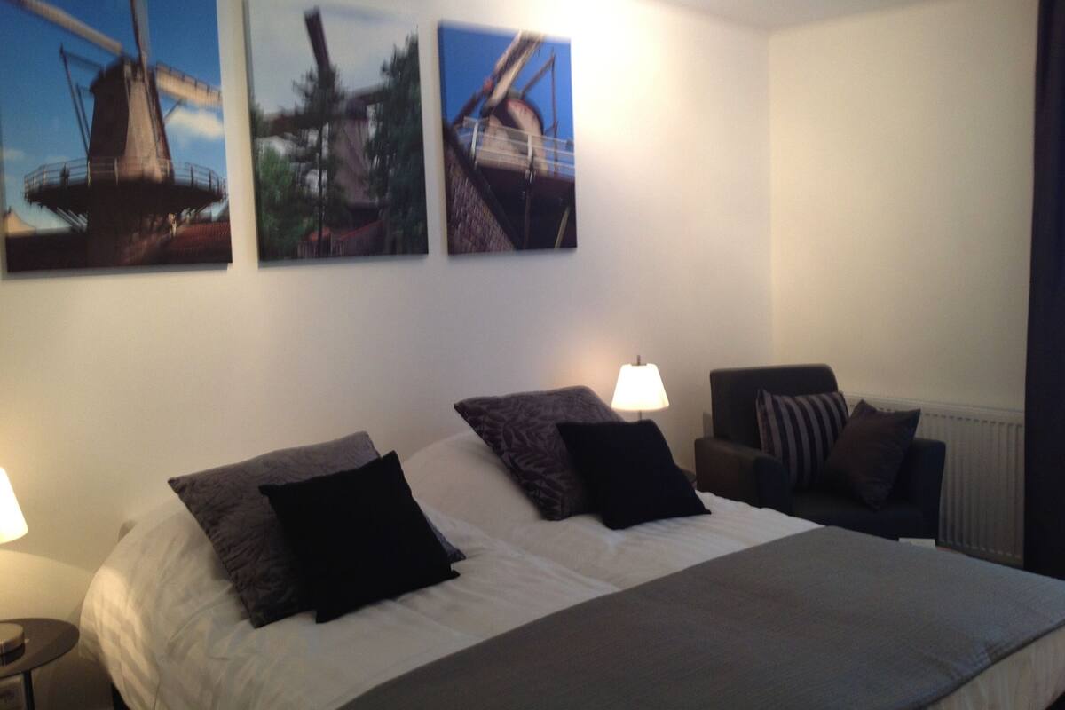 Phòng đôi Tiêu chuẩn | Bộ đồ giường cao cấp, bàn, khu vực làm việc phù hợp cho laptop