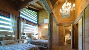 Chalet, 5 Bedrooms, Terrace, Mountain View - Gstaad - Great Luxurious Farmhouse (Saanen)