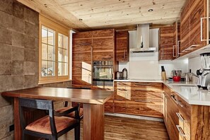 Apartment, 3 Bedrooms | Private kitchen | Full-sized fridge, oven, stovetop, dishwasher - Luxurious Modern Flat next to Gstaad (Gsteig)