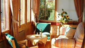Xalet, 5 dormitoris, terrassa, vistes a la muntanya (2 Bathrooms) | Sala d'estar