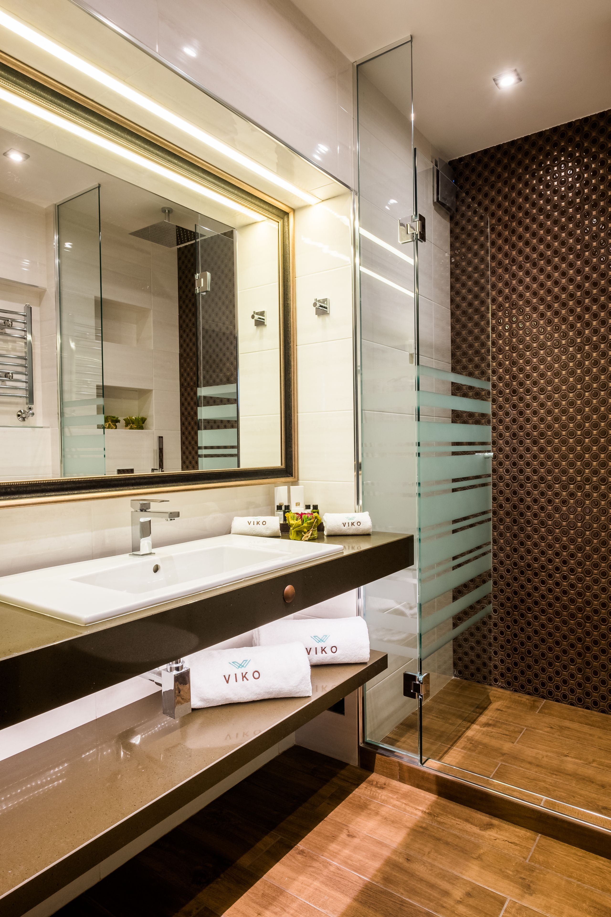 family apartment | bathroom | shower, free toiletries, hair dryer, slippers