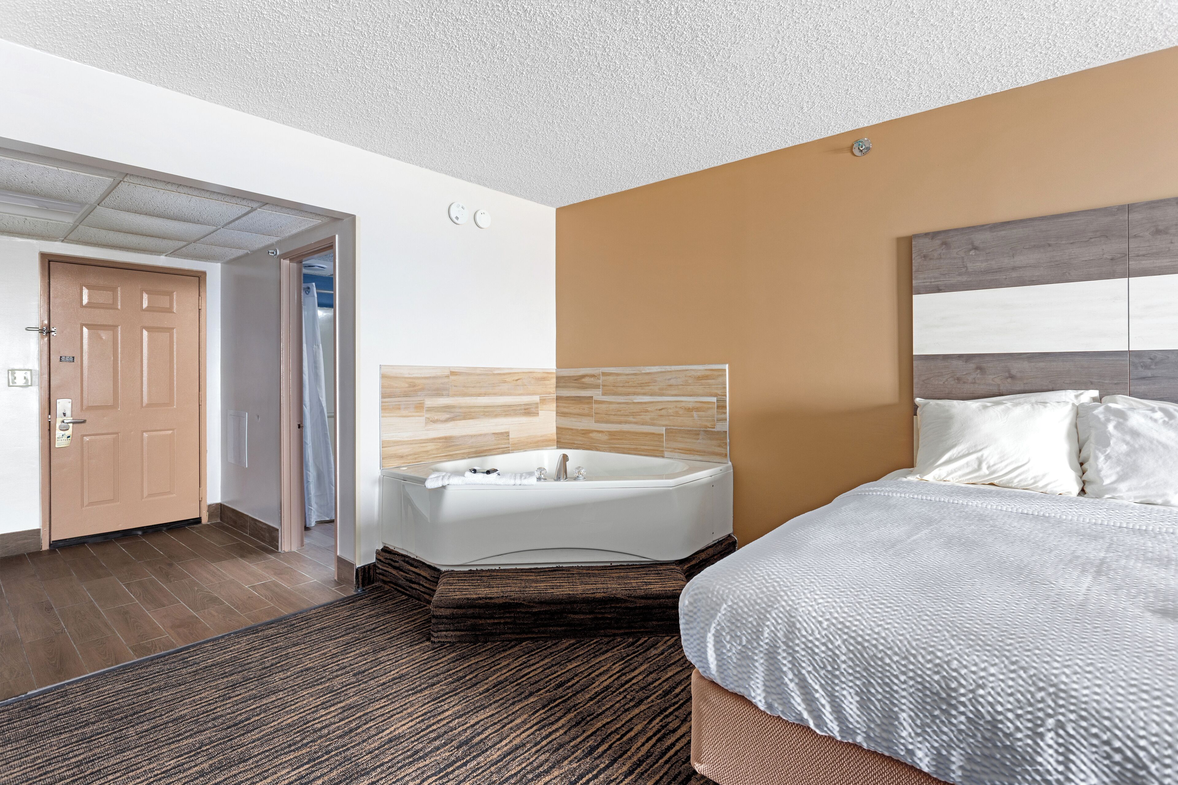 room, non smoking, oceanfront | jetted bathtub