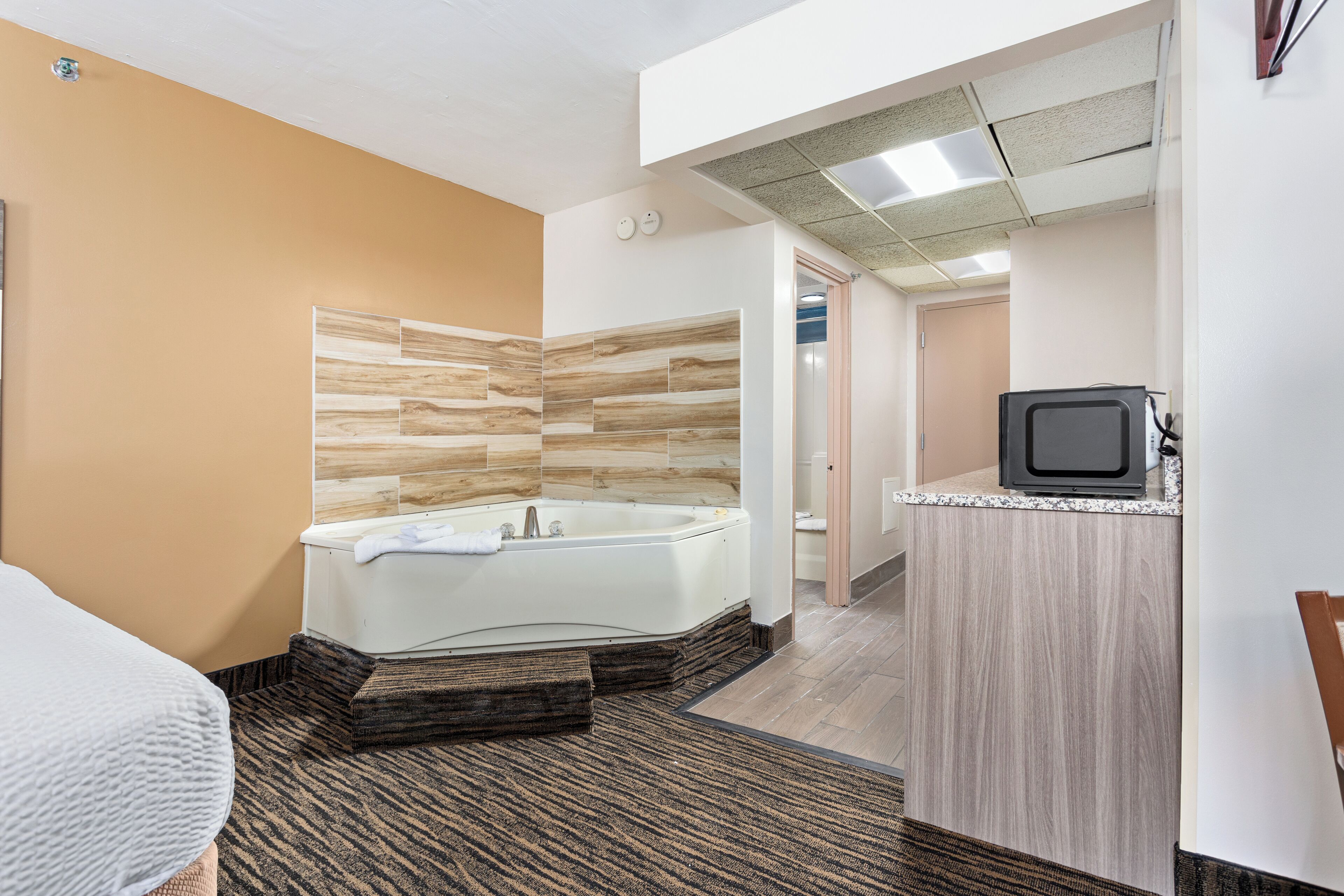 room, non smoking, oceanfront | jetted bathtub