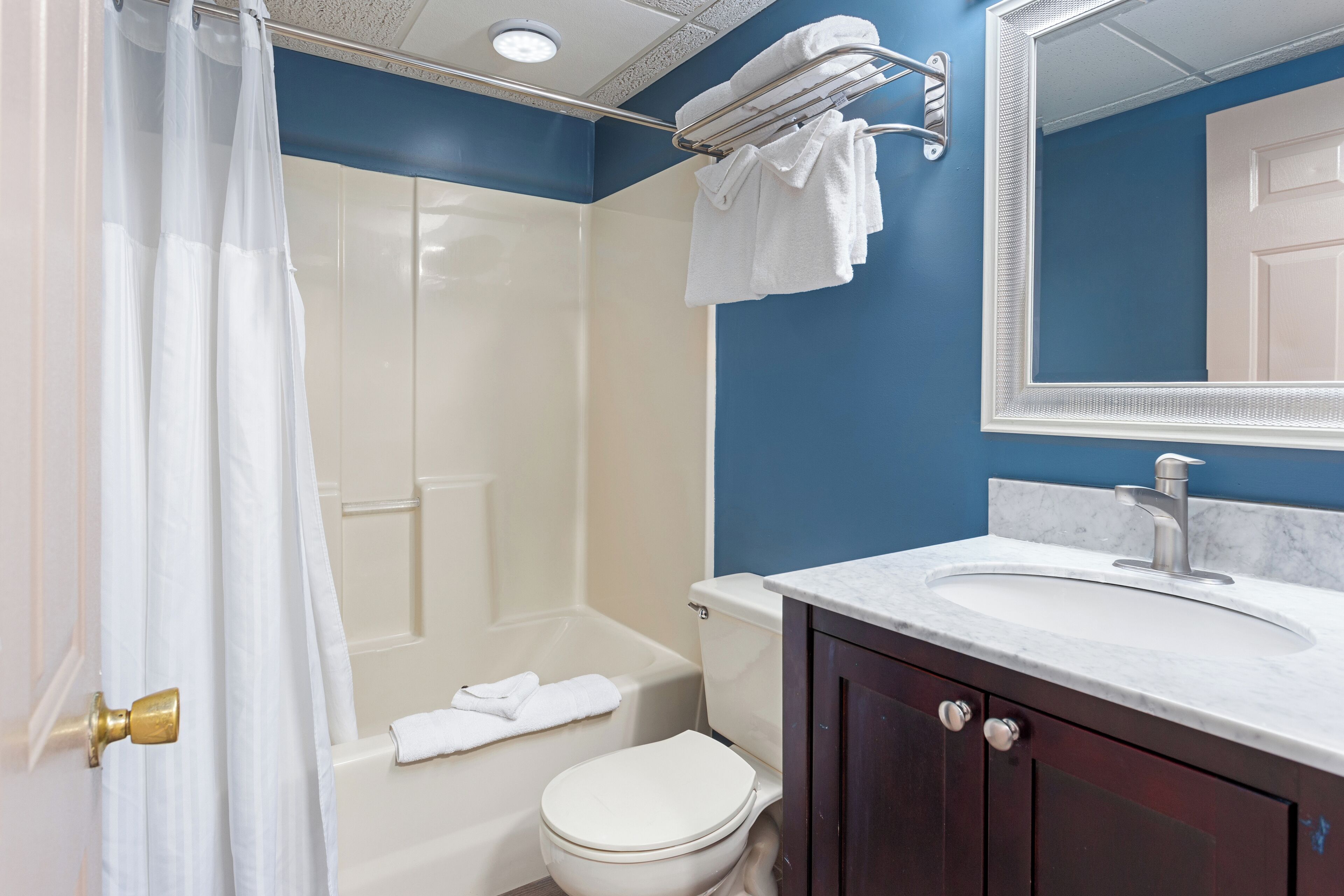 deluxe room, 2 queen beds, non smoking (side ocean view) | bathroom | combined shower/bathtub, free toiletries, hair dryer, towels