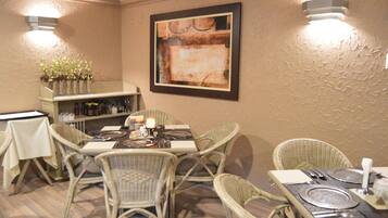 Daily cooked-to-order breakfast for a fee