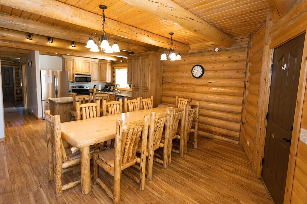 Cabin, 5 Bedrooms | Private kitchen | Full-size fridge, microwave, oven, stovetop