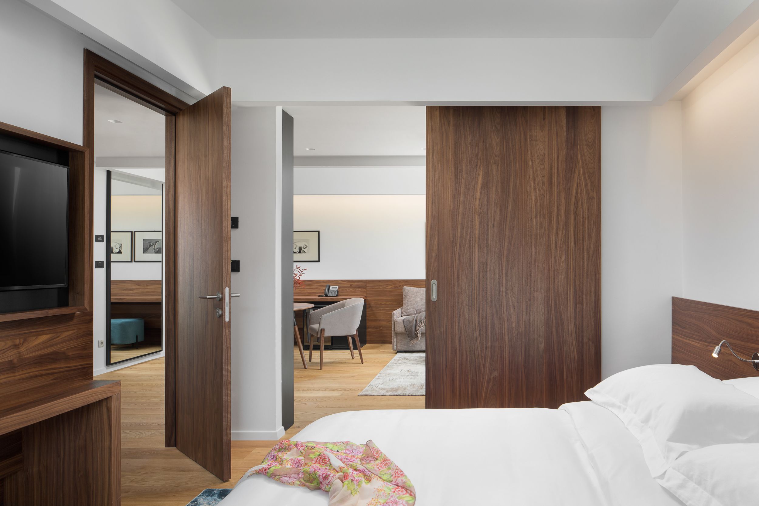 suite, 1 king bed | minibar, desk, free wifi, bed sheets