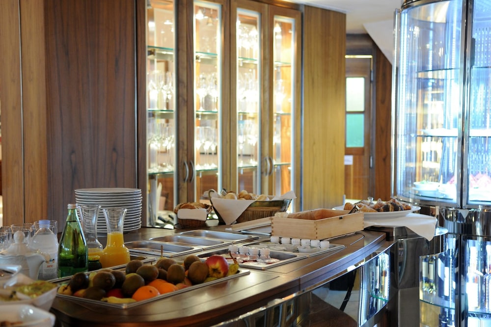 Milan Hotel & Restaraunt & Enoteca by null