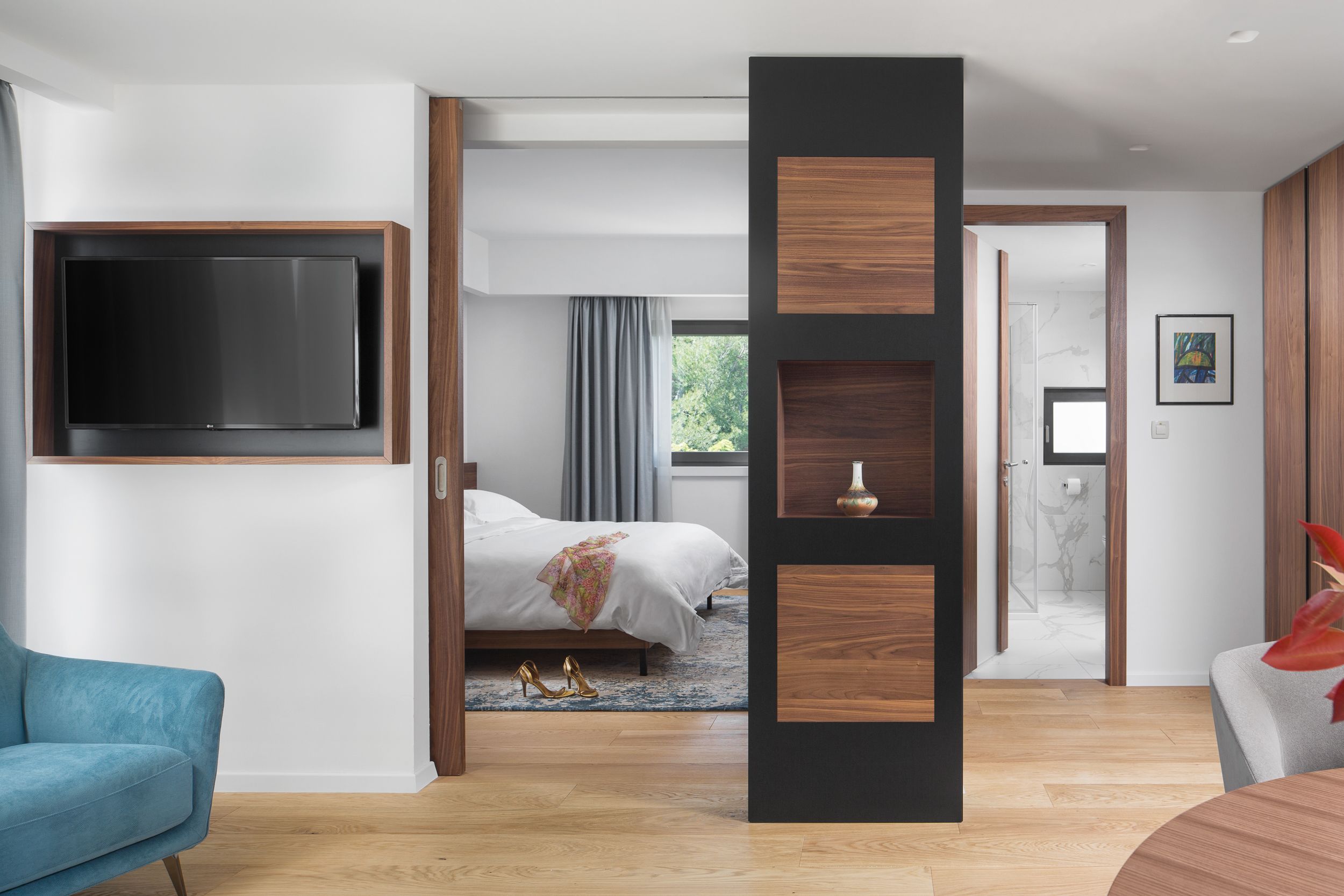 Suite, 1 King Bed | Minibar, desk, free WiFi, bed sheets