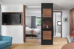 Suite, 1 King Bed | Minibar, desk, free WiFi, bed sheets