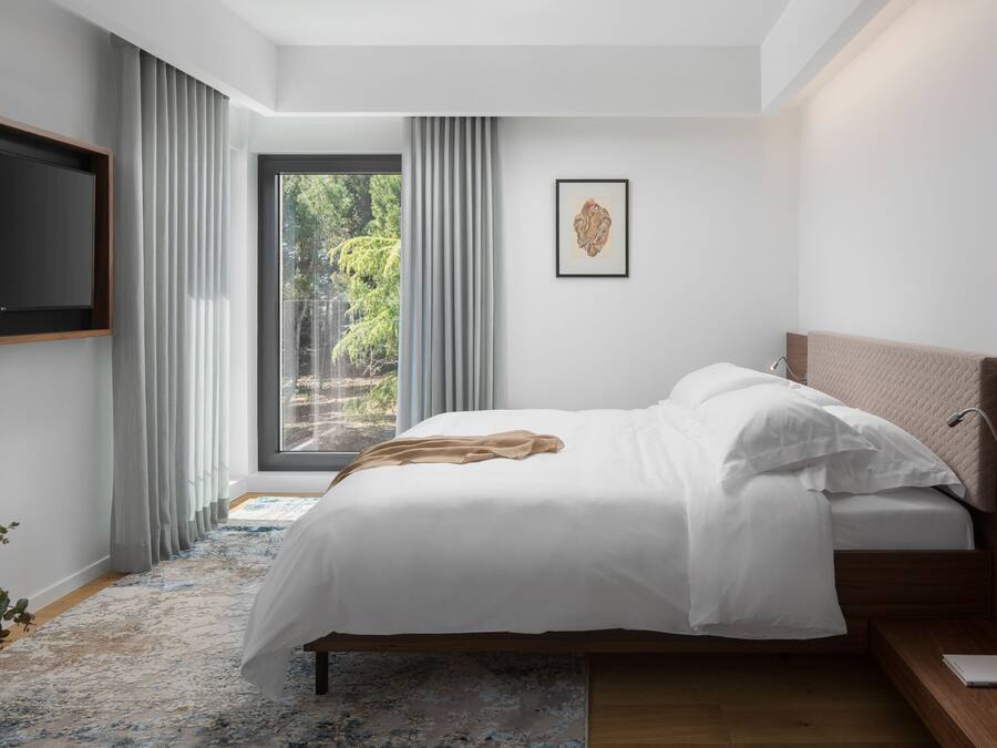 Minibar, desk, free WiFi, bed sheets