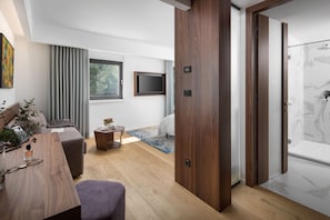 Minibar, escriptori, wifi gratuïta i roba de llit