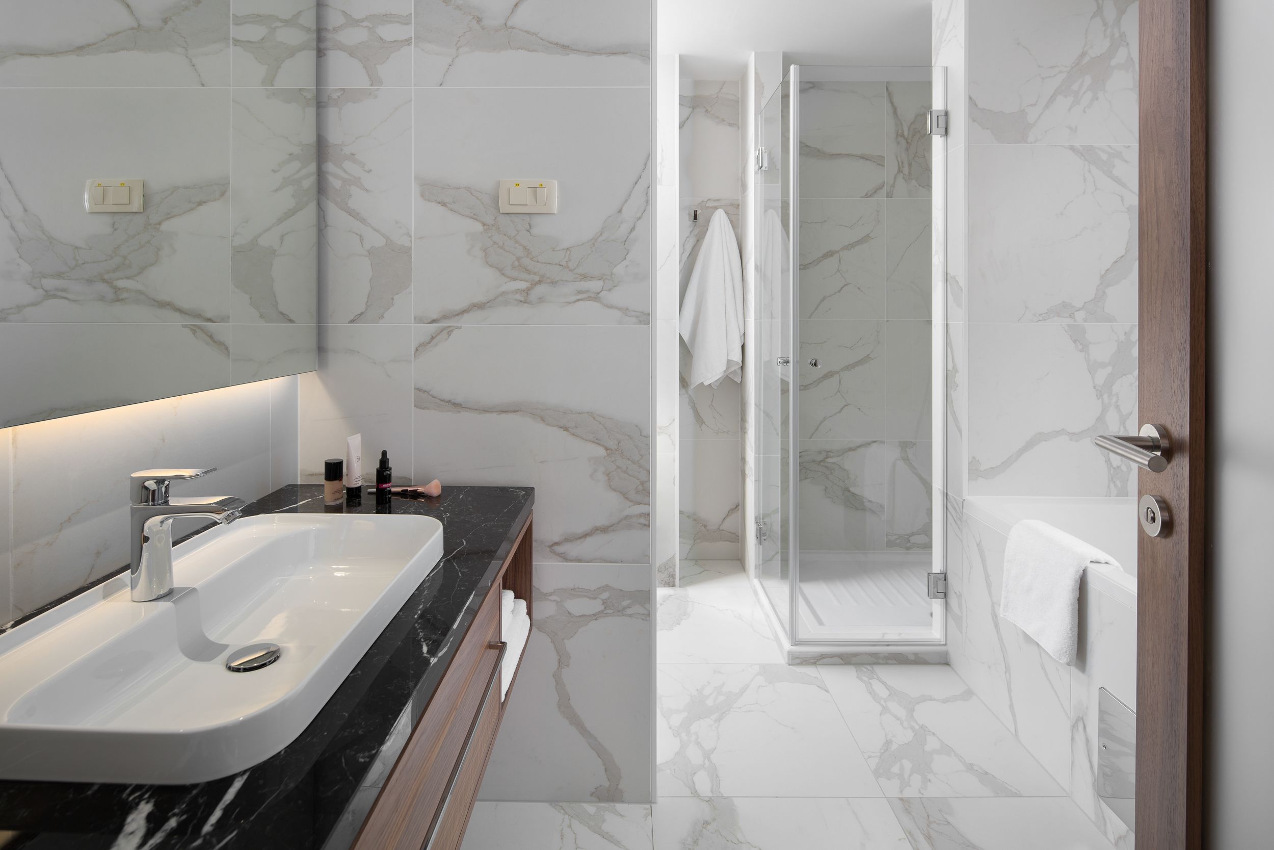 superior double room, 1 king bed | bathroom | shower, free toiletries, hair dryer, towels