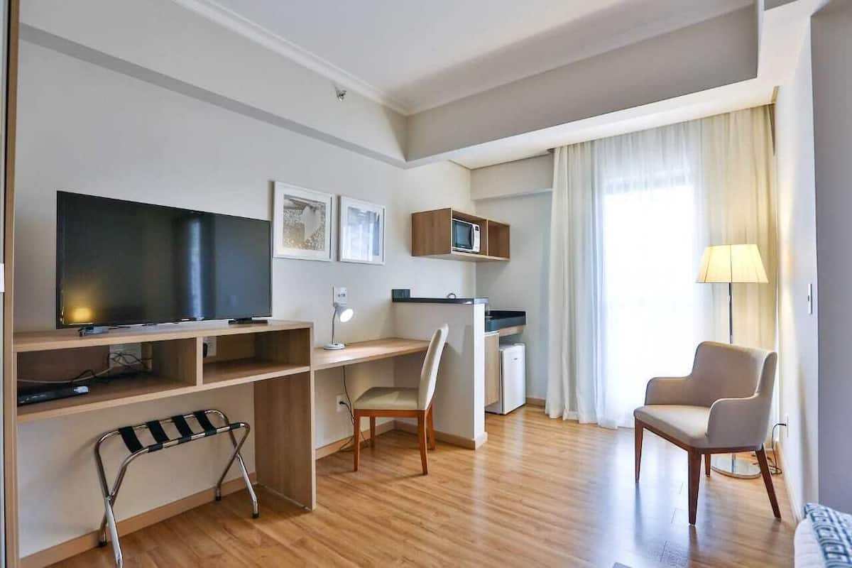 deluxe double room, 1 king bed | 2 bedrooms, minibar, in-room safe, desk